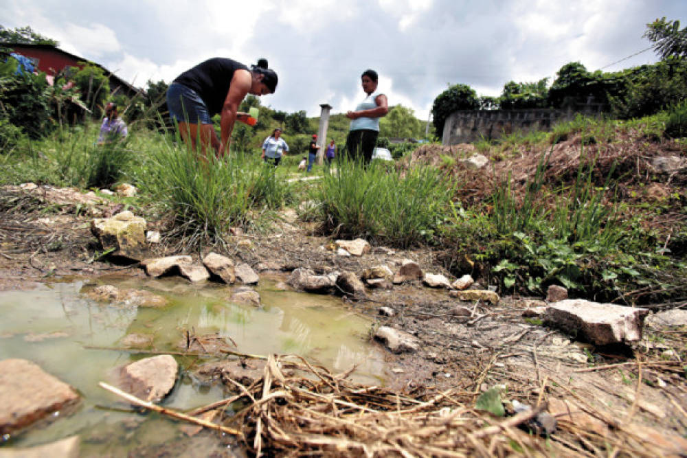 Vecinos Denuncian Descargas De Aguas Negras A Quebrada