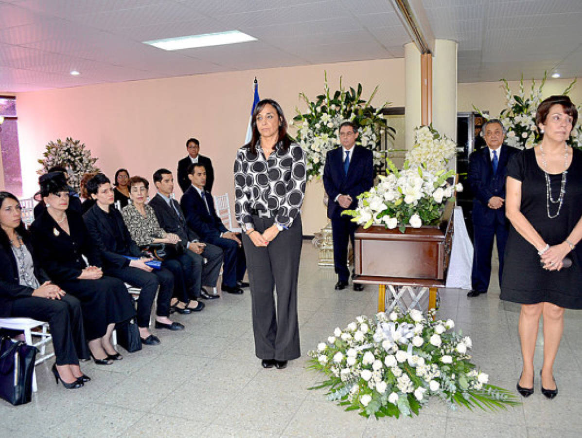 Realizan homenaje póstumo a embajador