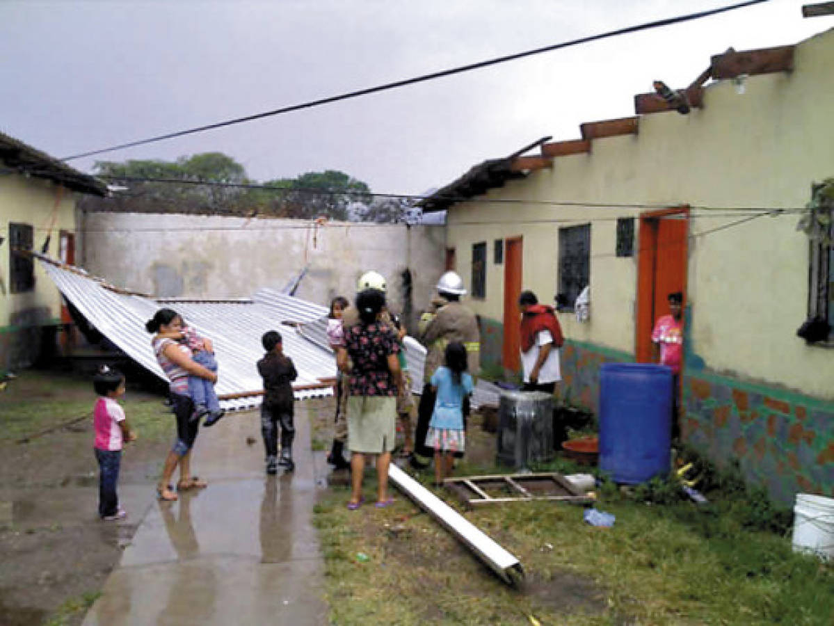 Fuertes Vientos Dejan Sin Techo Varias Viviendas