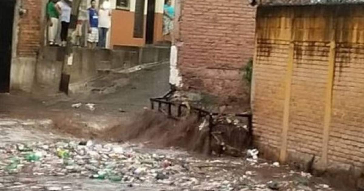 Calles Inundadas Deja Fuerte Lluvia Con Granizo Que Azota La Capital