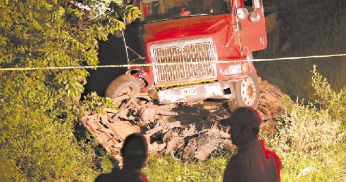 Ni O Fallece En Choque De Rastra