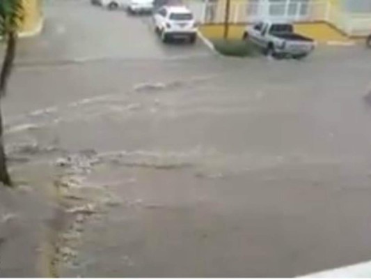 Video Unos 20 Minutos De Lluvias Dejan Inundadas Las Calles De San