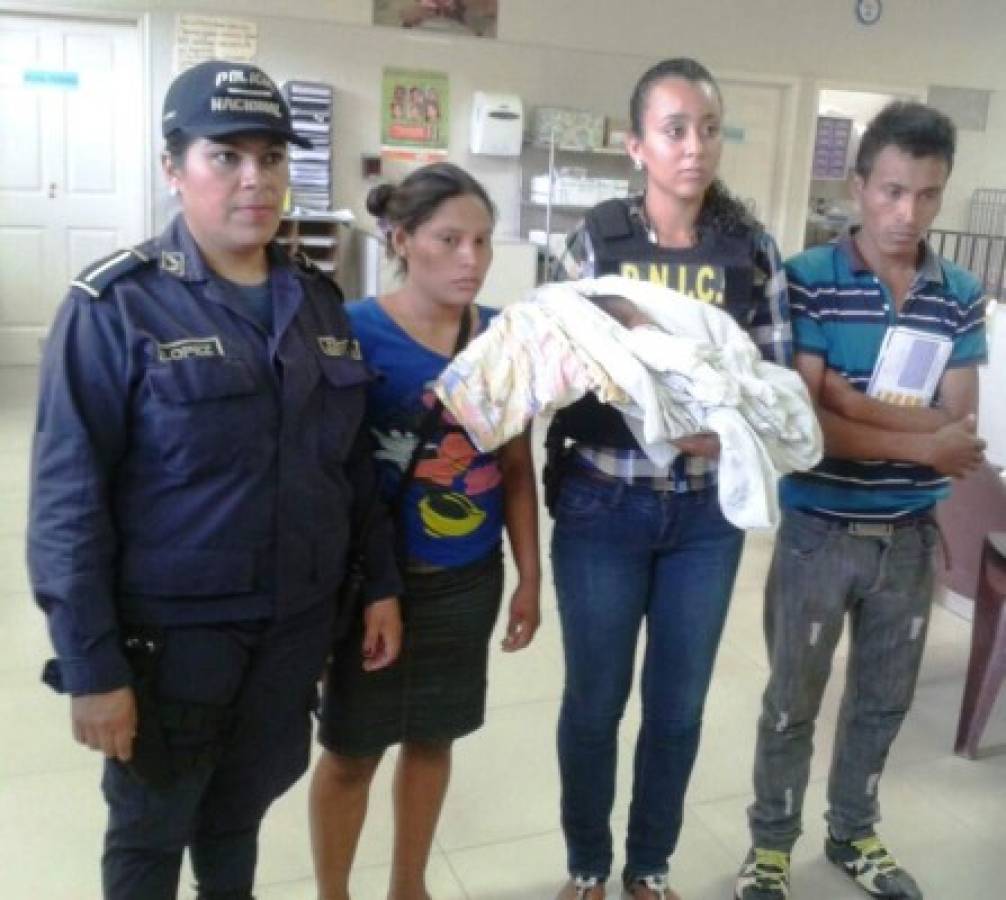 Abandonada en un rapidito apareció la niña que se llevó mujer robachicos