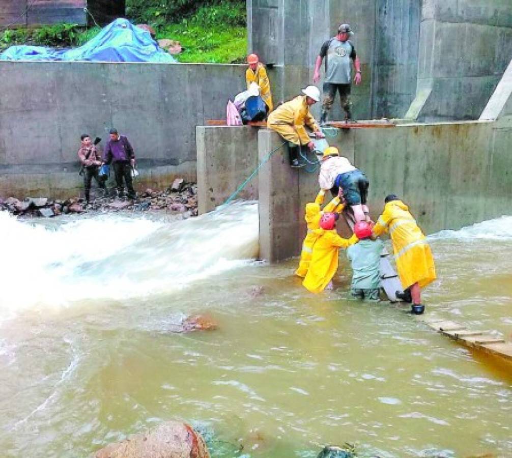 Desesperación y caos por las lluvias en la zona norte de Honduras