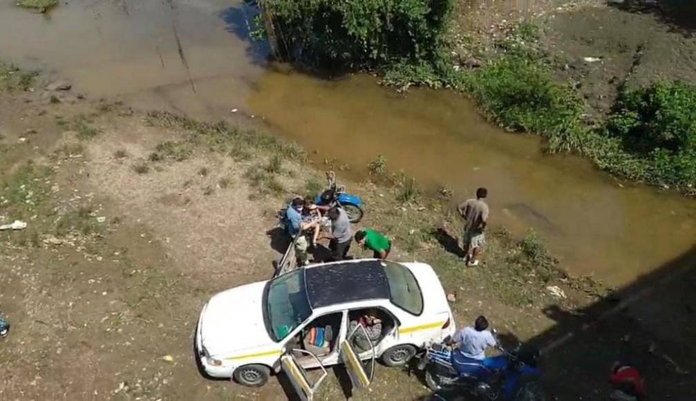 Escena del desastre: imágenes del accidente en El Progreso donde murió un niño y 15 personas resultaron heridas