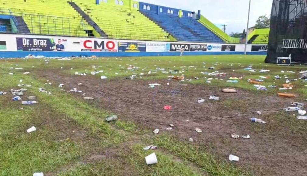 Cancha del estadio de Juticalpa quedó en pésimo estado luego de un concierto