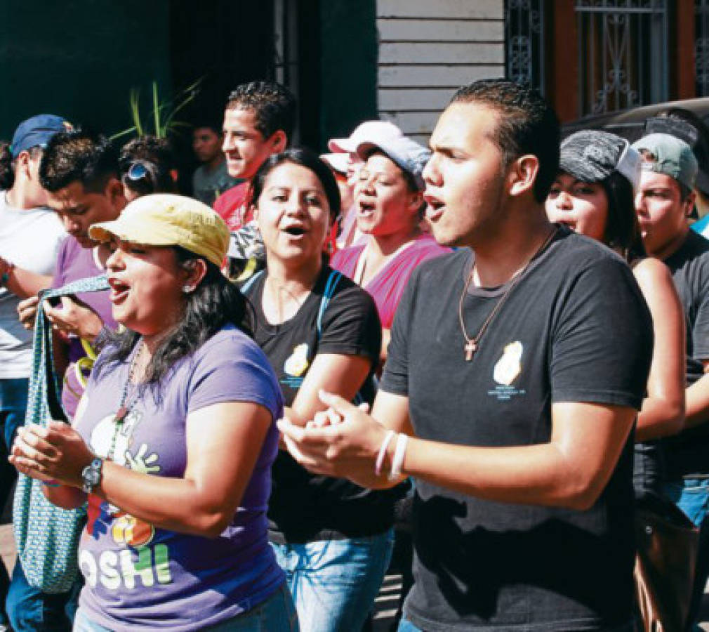 Jóvenes emisarios piden la paz de Cristo