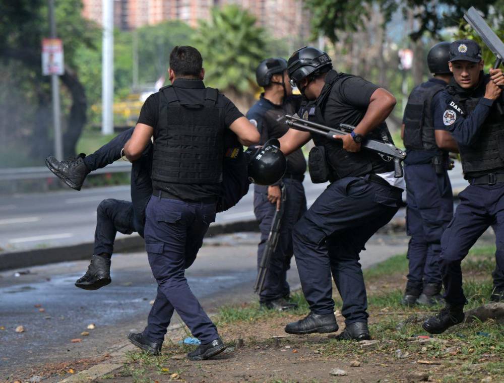 Policía venezolana reprime manifestaciones post elecciones