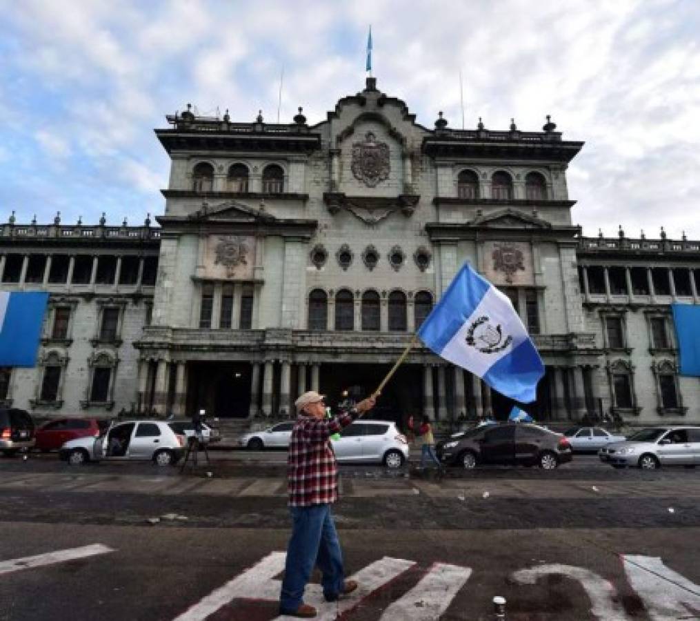 Guatemaltecos celebran la renuncia de Otto Pérez Molina