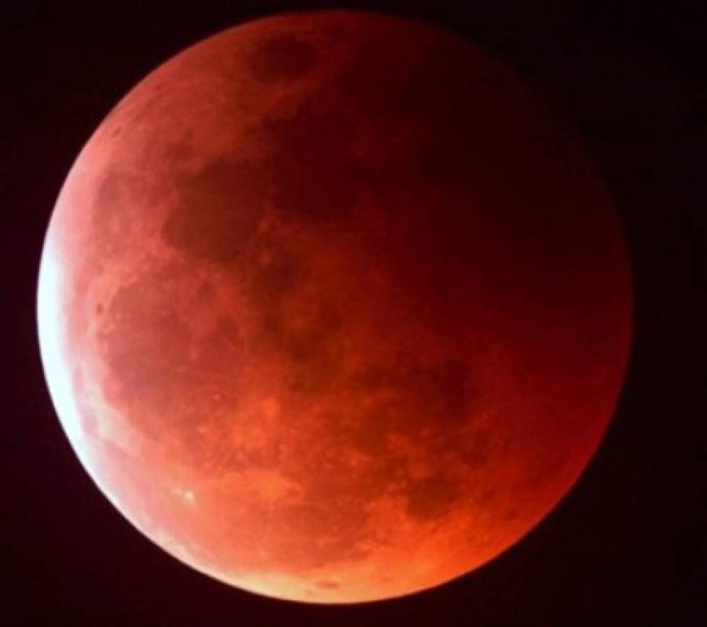 El mundo expectante por la última y espectacular 'luna de sangre'