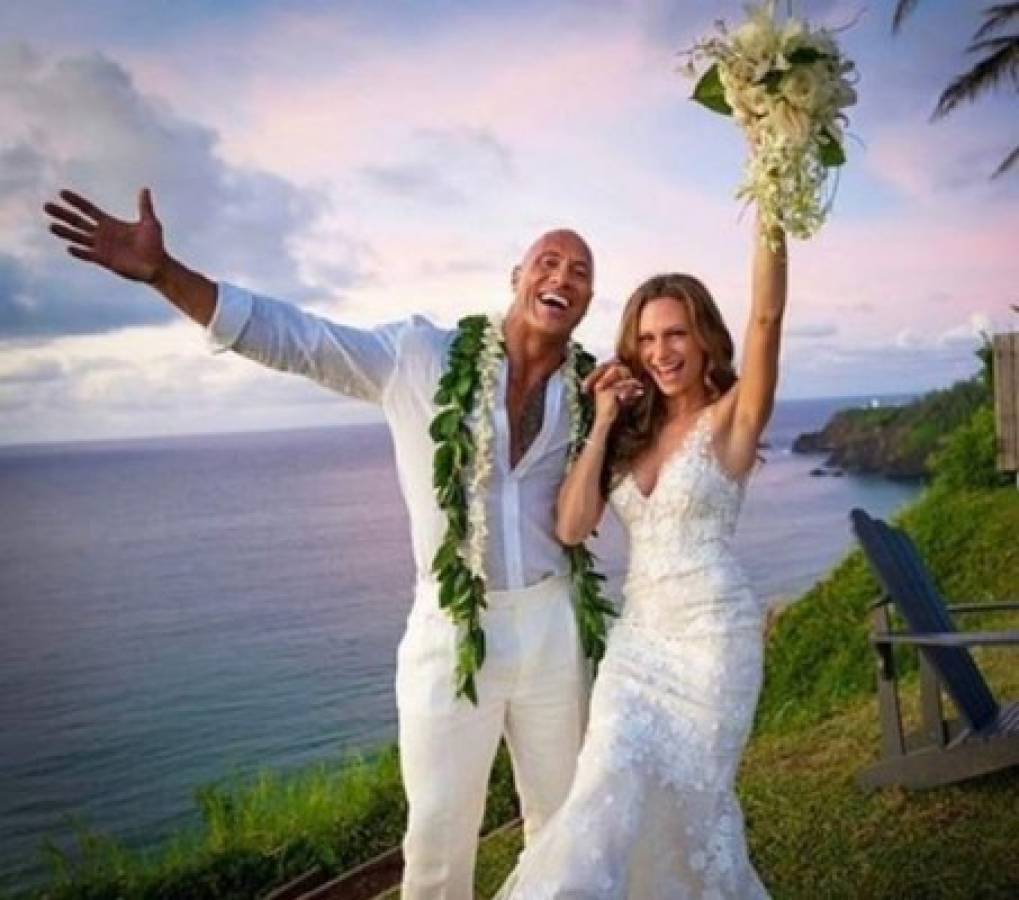 Dwayne Johnson, La Roca, se casa con su novia Lauren Hashian en Hawái