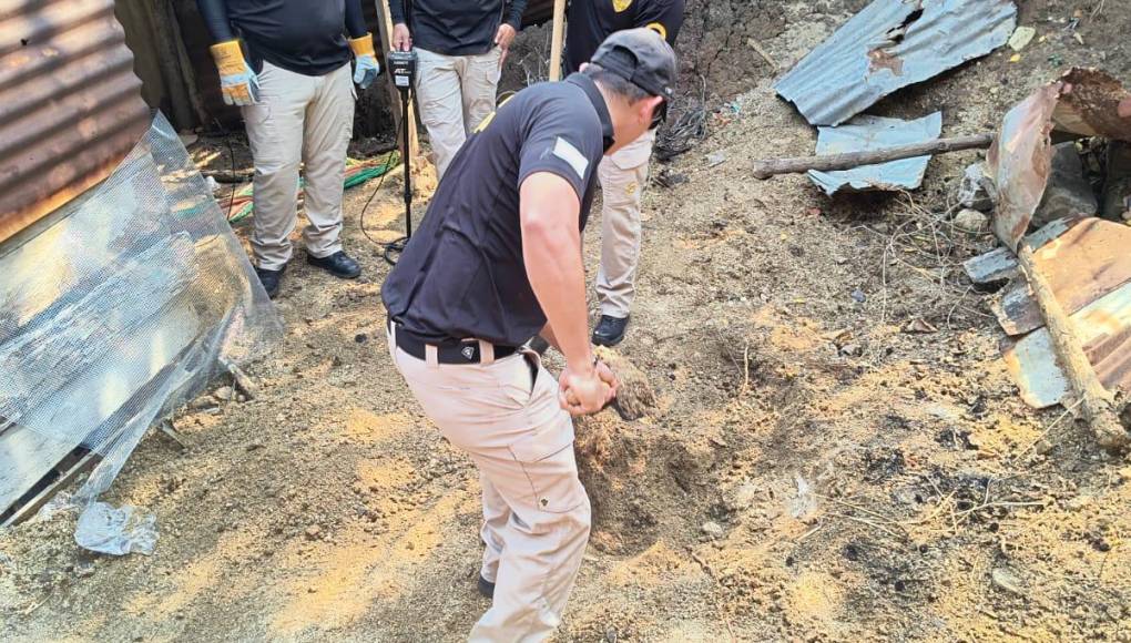 Las imágenes del cementerio clandestino encontrado en Lomas del Carmen, SPS