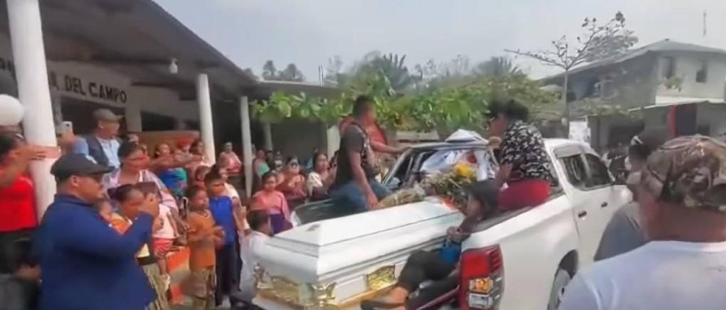 Así fue el multitudinario funeral de Farruko Pop en Guatemala