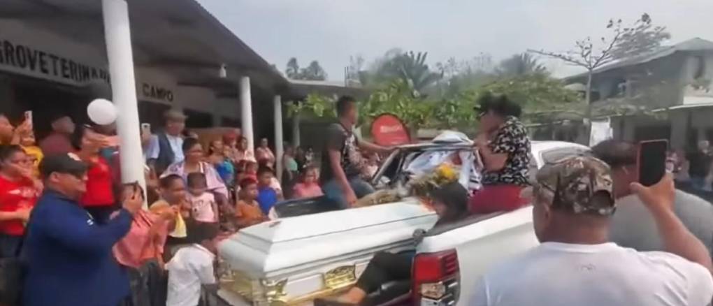 Así fue el multitudinario funeral de Farruko Pop en Guatemala