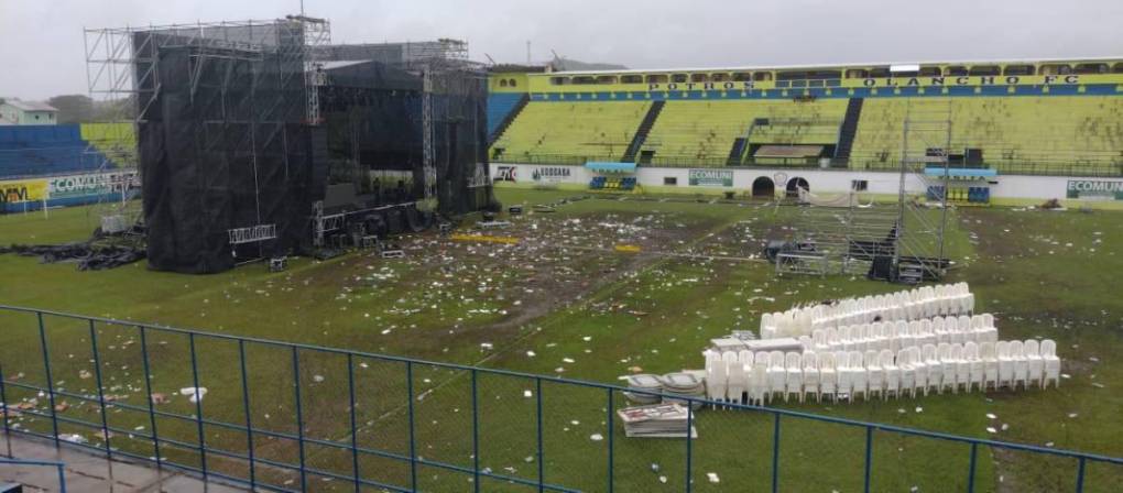 Cancha del estadio de Juticalpa quedó en pésimo estado luego de un concierto