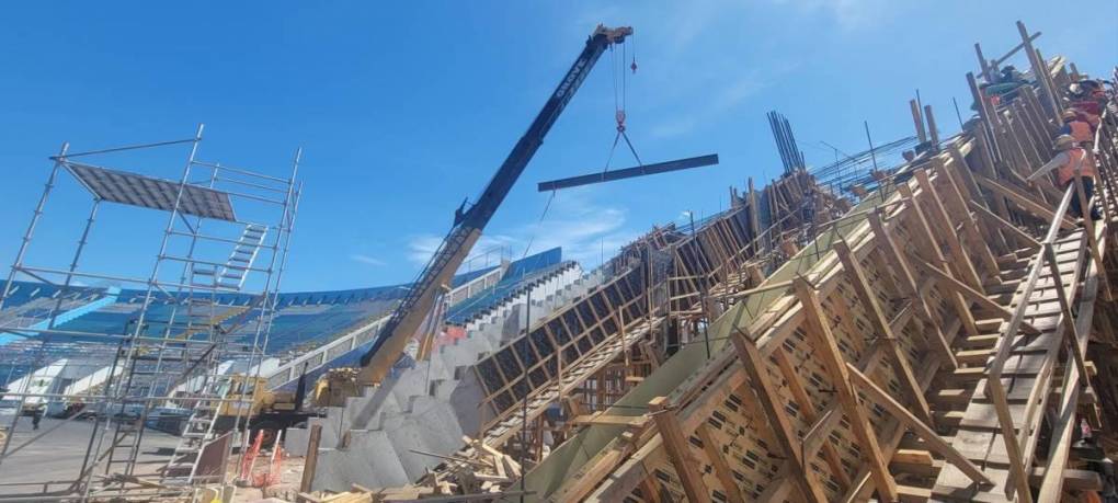 Comienzan a instalar las graderías en el estadio Nacional de Tegucigalpa