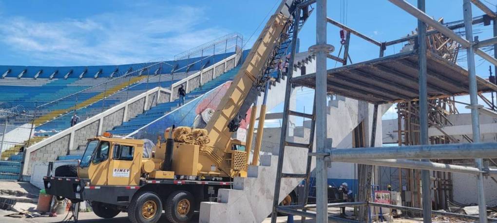 Comienzan a instalar las graderías en el estadio Nacional de Tegucigalpa