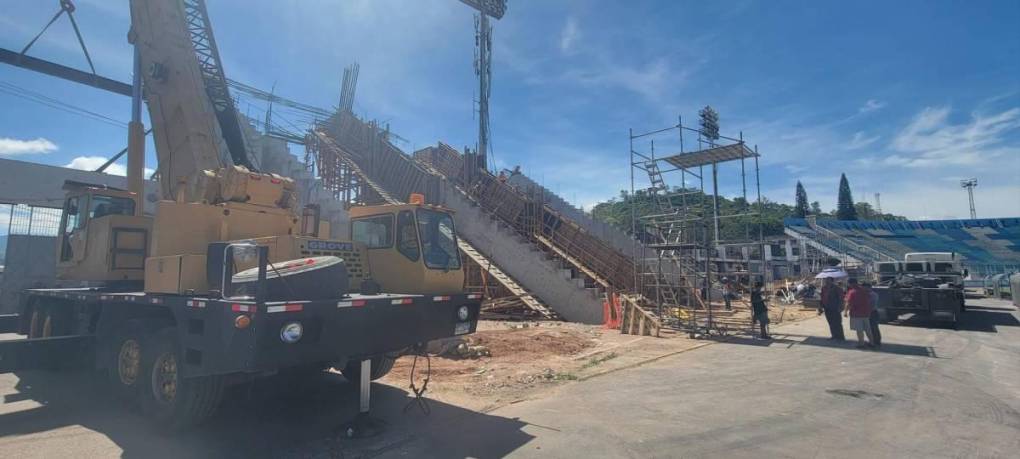 Comienzan a instalar las graderías en el estadio Nacional de Tegucigalpa