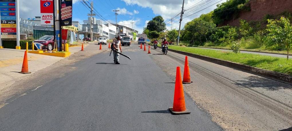 Siguen trabajos de bacheo en tres puntos del anillo periférico