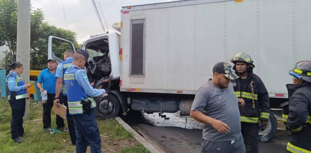 Tres heridos y largas filas tras accidente en bulevar Fuerzas Armadas