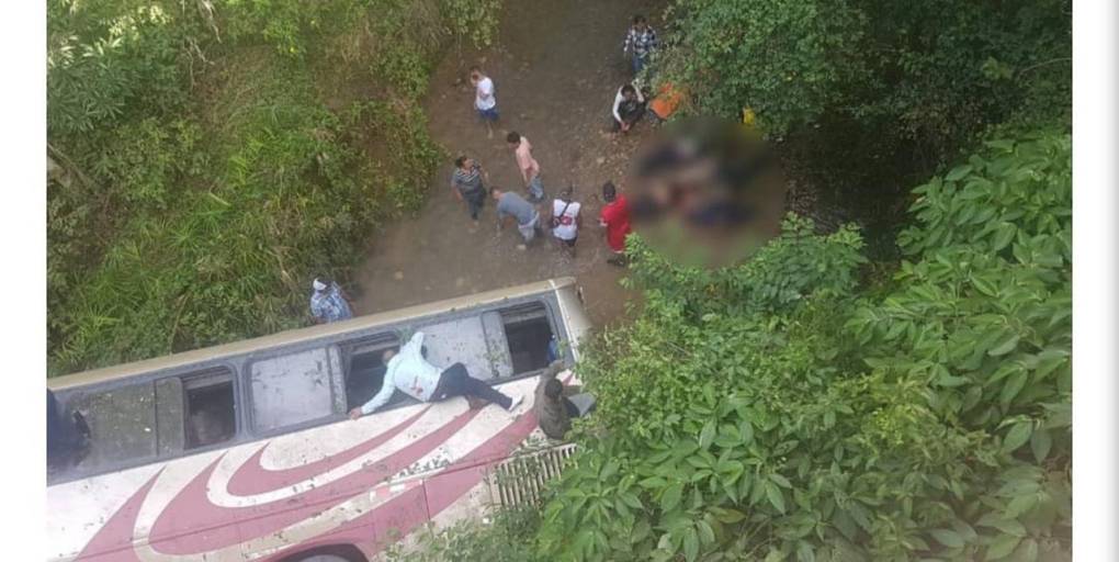 Las 25 imágenes impactantes del accidente en la carretera a Olancho