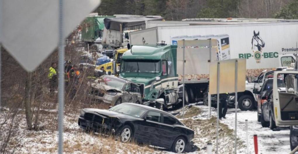 Muertos, heridos, caos vial y millonarias pérdidas dejó masivo accidente en Pensilvania