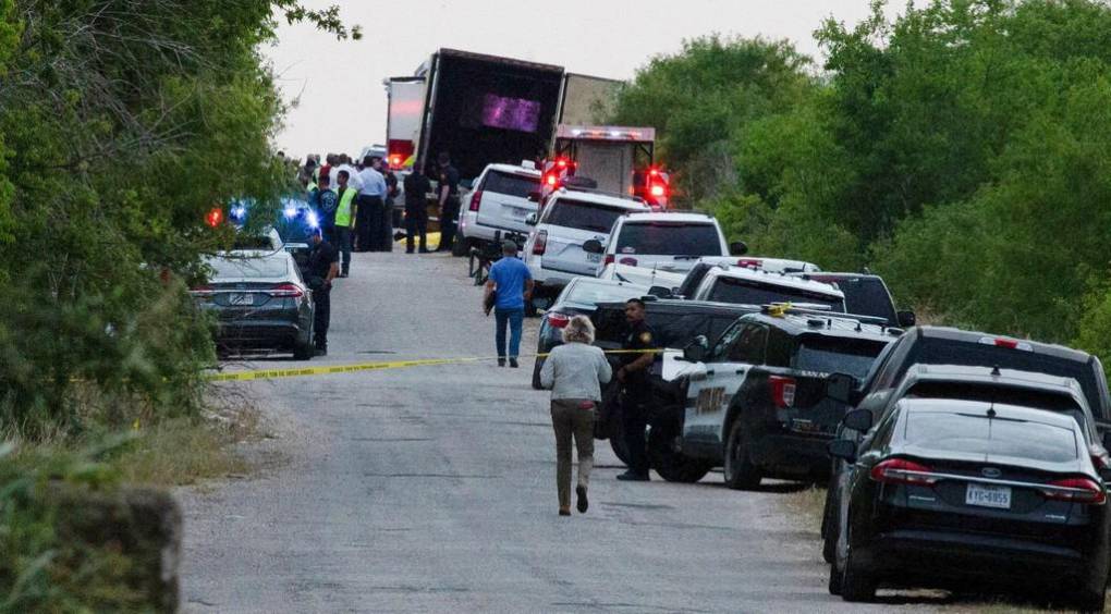 Deshidratados e hirviendo al tacto: la desgarradora escena de más de 40 migrantes asfixiados en un tráiler (Fotos)