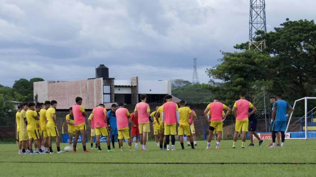 Olimpia de Troglio con una sorpresa para enfrentar al Patón Mejía en la gira por USA