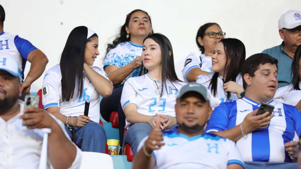 ¡Bellezas! El Nacional se llena de lindas chicas para el Honduras ante Jamaica