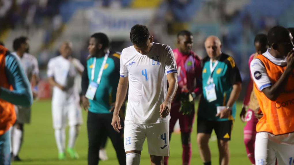 La tristeza de jugadores de Honduras tras derrota ante Jamaica