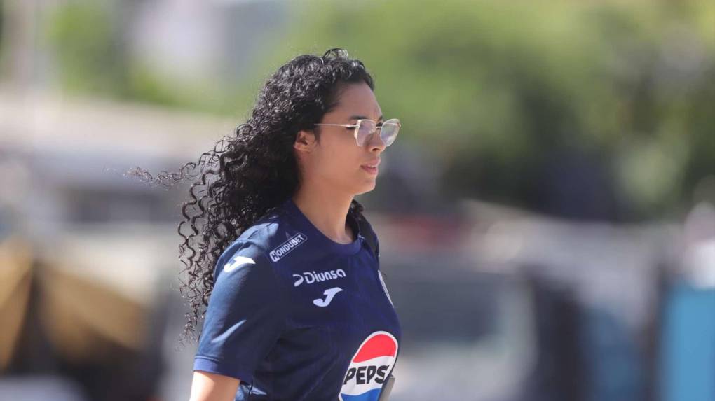 Bellas chicas en clásico capitalino, novias de jugadores de Motagua se roban miradas