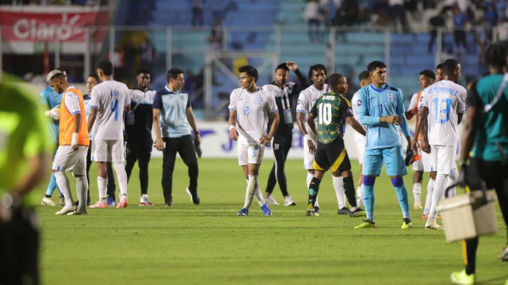 La tristeza de jugadores de Honduras tras derrota ante Jamaica