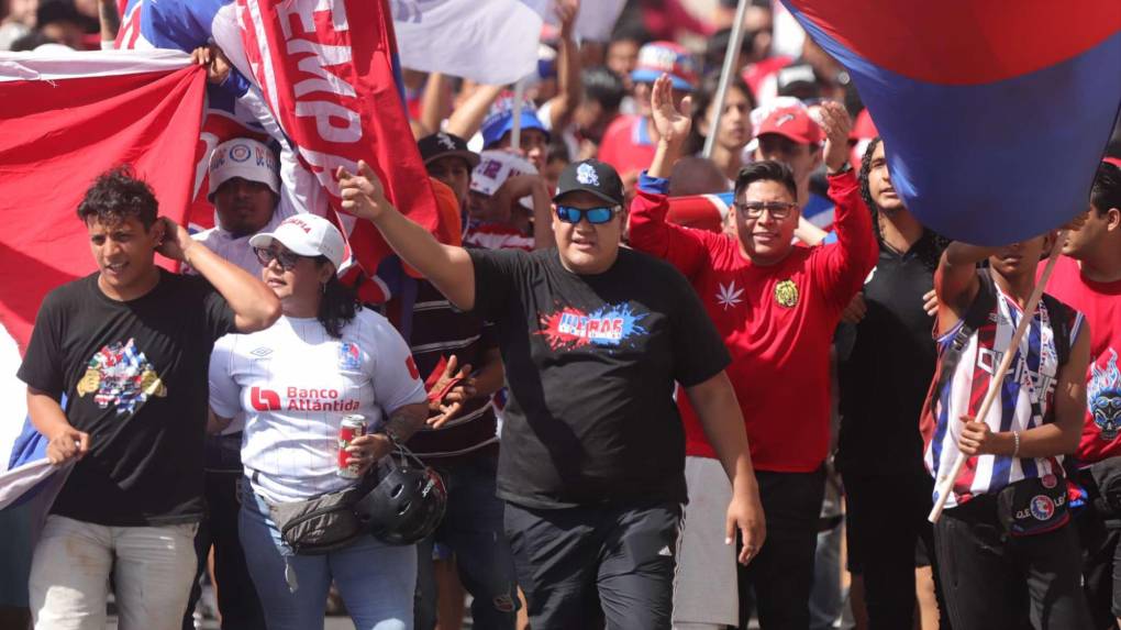 Olimpia - Motagua: ¡Ambientazo! Llegada de la Ultra Fiel al Estadio Nacional para el clásico