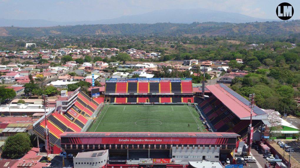 ¿Qué equipos de Centroamérica tienen sus propios estadios?