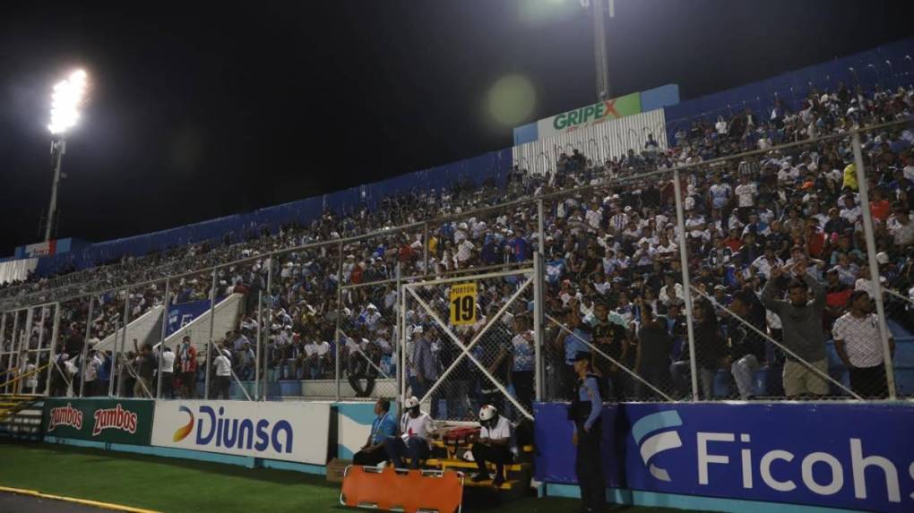 Las mejores pancartas que engalanaron el estadio Nacional en el Honduras-México