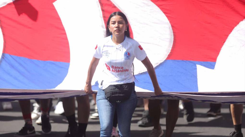 Olimpia - Motagua: ¡Ambientazo! Llegada de la Ultra Fiel al Estadio Nacional para el clásico