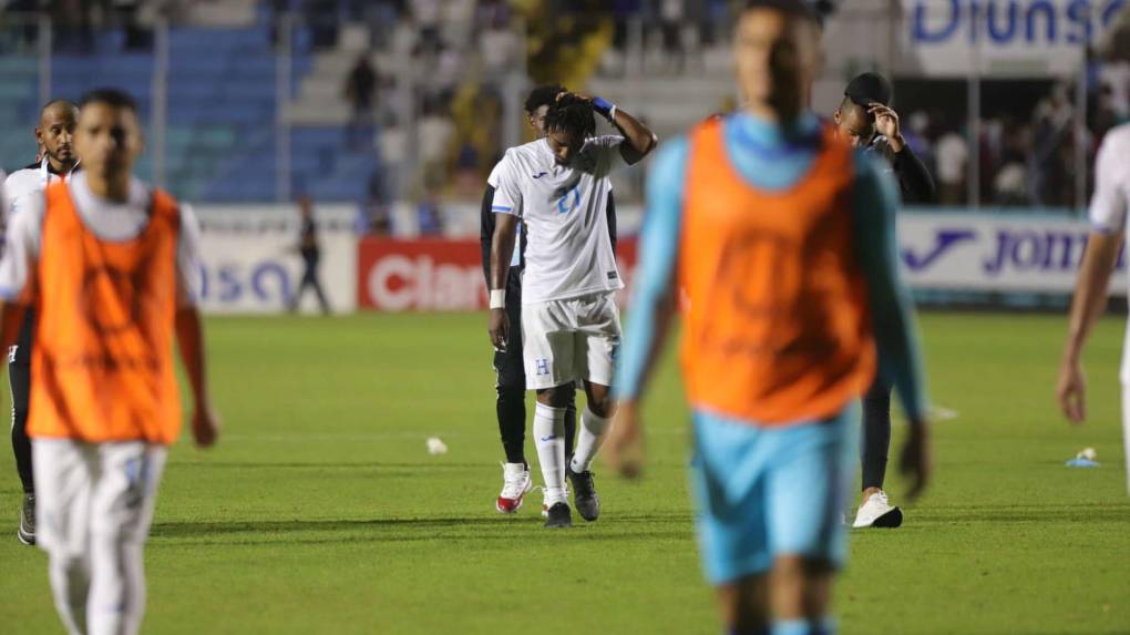 La tristeza de jugadores de Honduras tras derrota ante Jamaica