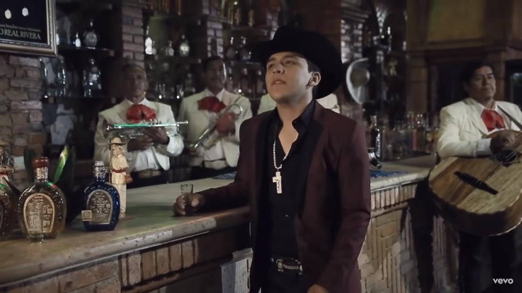 Tatuajes, barba y amor por la moda, el antes y después de Christian Nodal