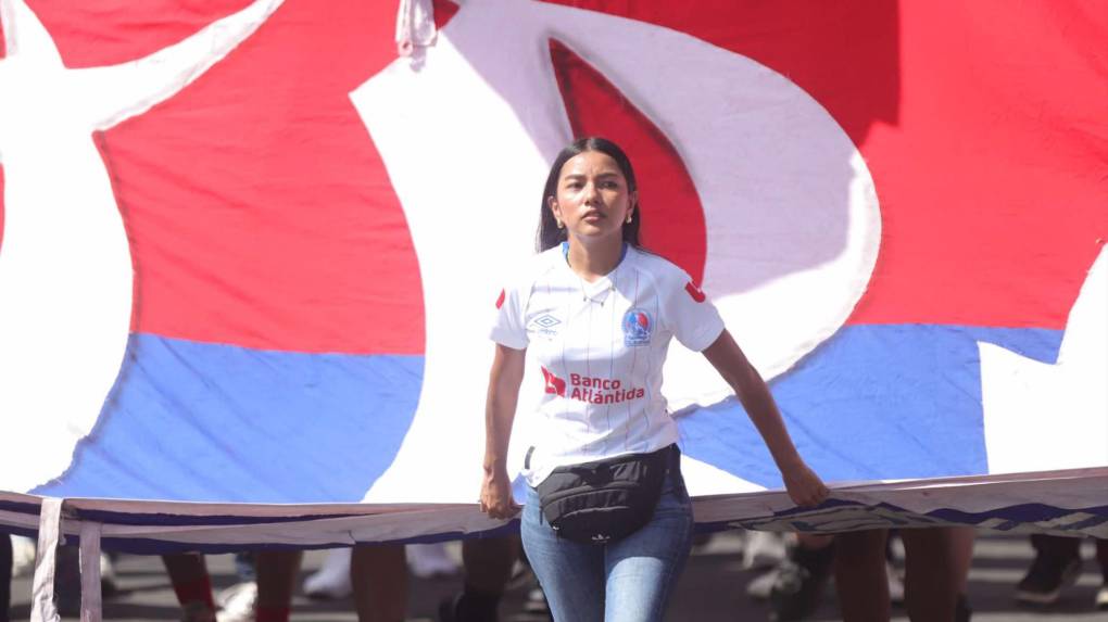 Bellas chicas en clásico capitalino, novias de jugadores de Motagua se roban miradas