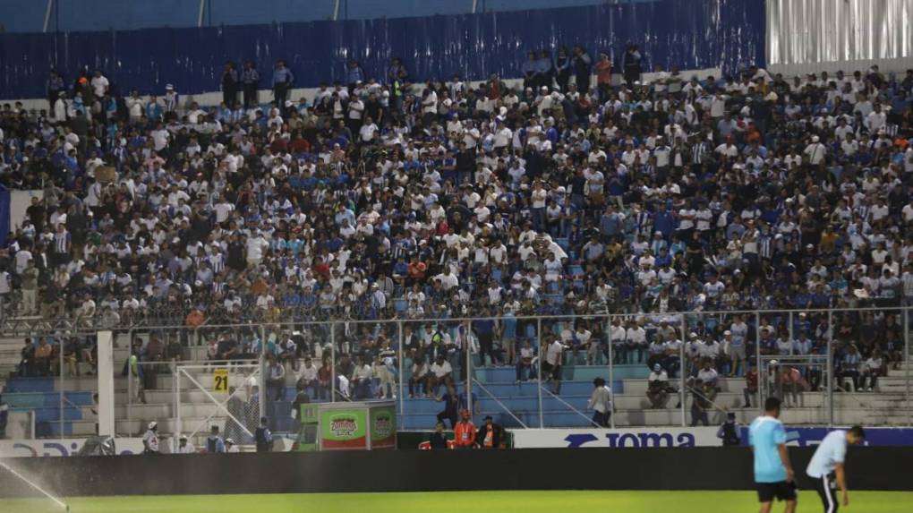 Las mejores pancartas que engalanaron el estadio Nacional en el Honduras-México