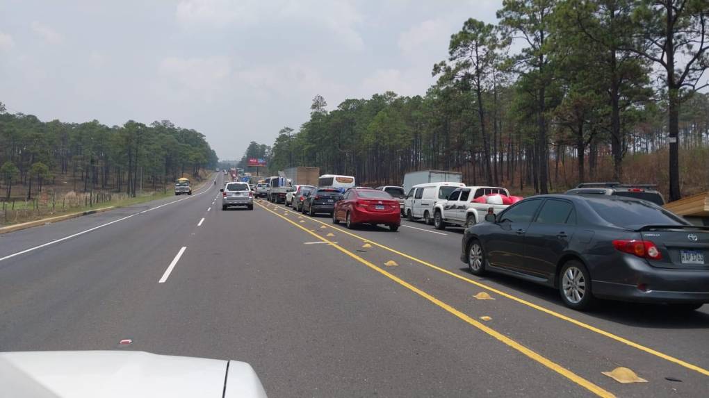 En zafarrancho y desalojo con agua terminó protesta de policías depurados en la carretera CA-5