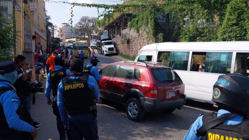 Mano criminal, incendio y protesta: así quemaron el bus “rapidito” en el bulevar Suyapa