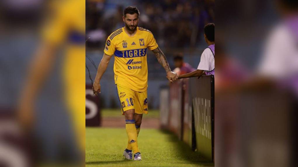 Ovación, autógrafos y complicidad con los niños: así fue el paso de Gignac por Honduras