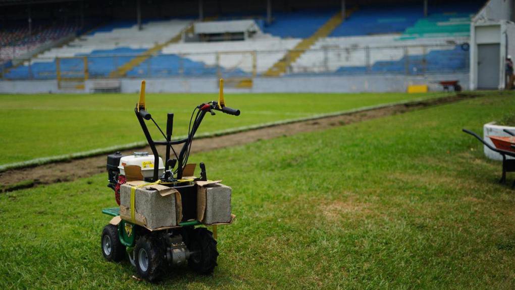 Fin a la pesadilla: comienzan los trabajos para cambiar la grama del Estadio Morazán