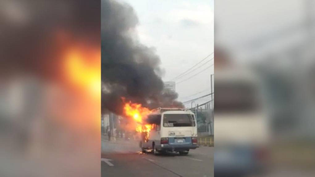 Mano criminal, incendio y protesta: así quemaron el bus “rapidito” en el bulevar Suyapa