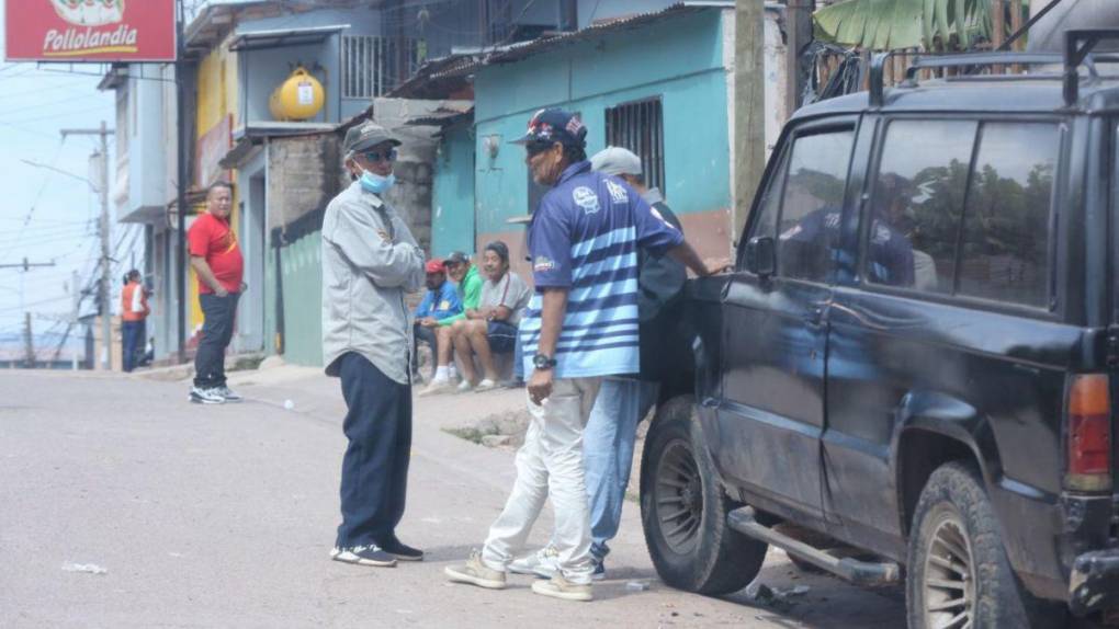 Retenes y revisión de documentos: así se vive el toque de queda en algunos sectores de la capital