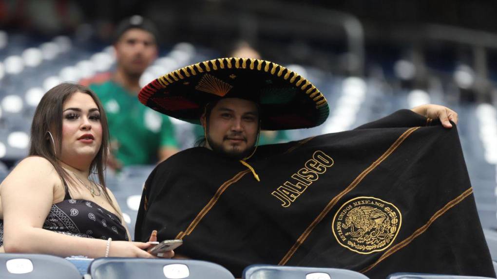 Gran ambiente: aficionados llegan al NRG Stadium para presenciar el Honduras-México en la Copa Oro 2023