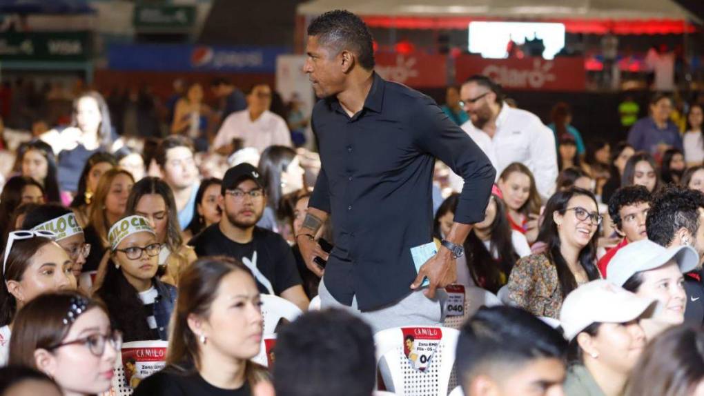 Gran ambiente en la capital para bailar al ritmo de Camilo