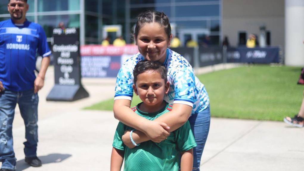 Gran ambiente: aficionados llegan al NRG Stadium para presenciar el Honduras-México en la Copa Oro 2023