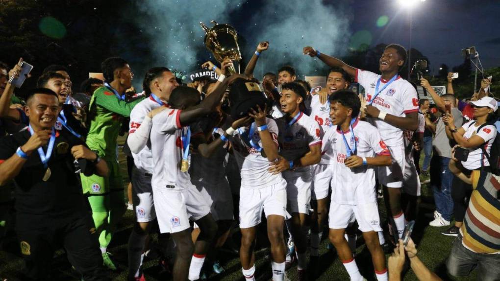 ¡9 veces campeón! Así celebraron los canteranos de Olimpia el título en el Torneo de Reservas